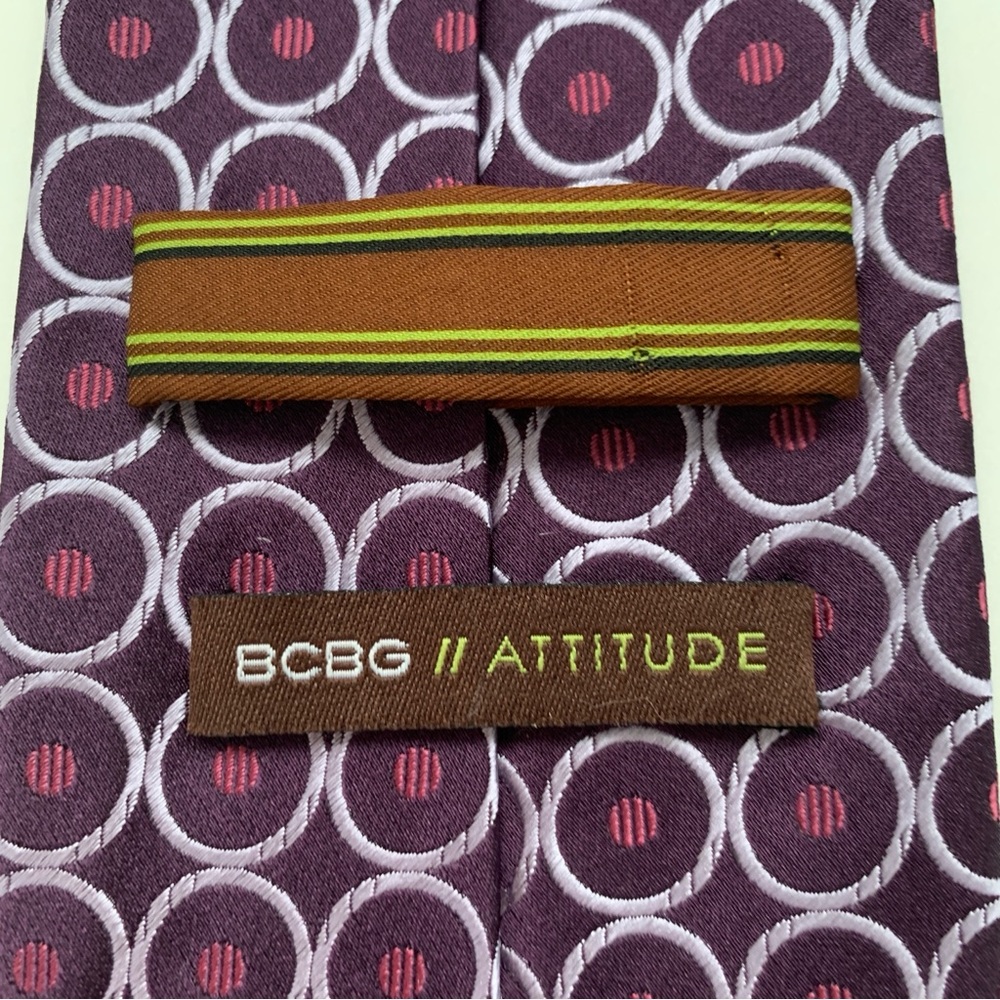 BCBG Attitude Tie Men's 100%‎ Silk Geometric Polka Dot Purple 3.50"